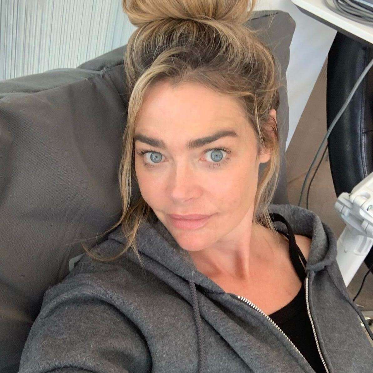 Denise Richards veut faire sourciller