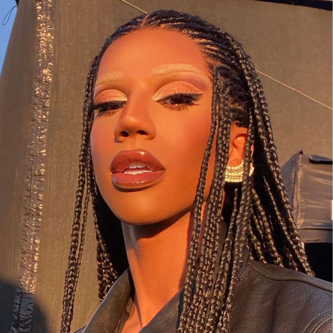 La drag queen che's Mastered The Dimensional Nude Lip