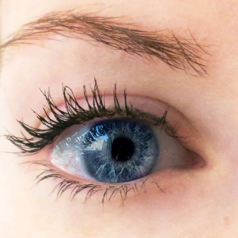 Ich habe mir den Eyeliner tätowieren lassen